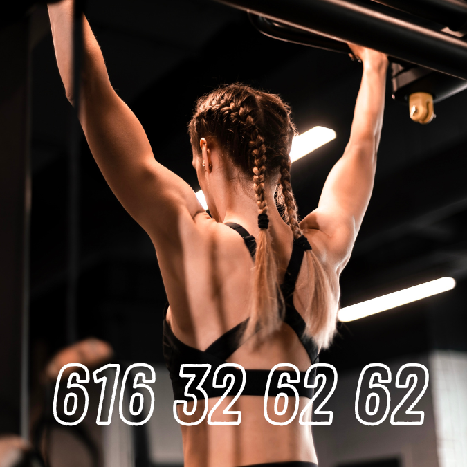 Entrenador entrenando pruebas físicas policia nacional